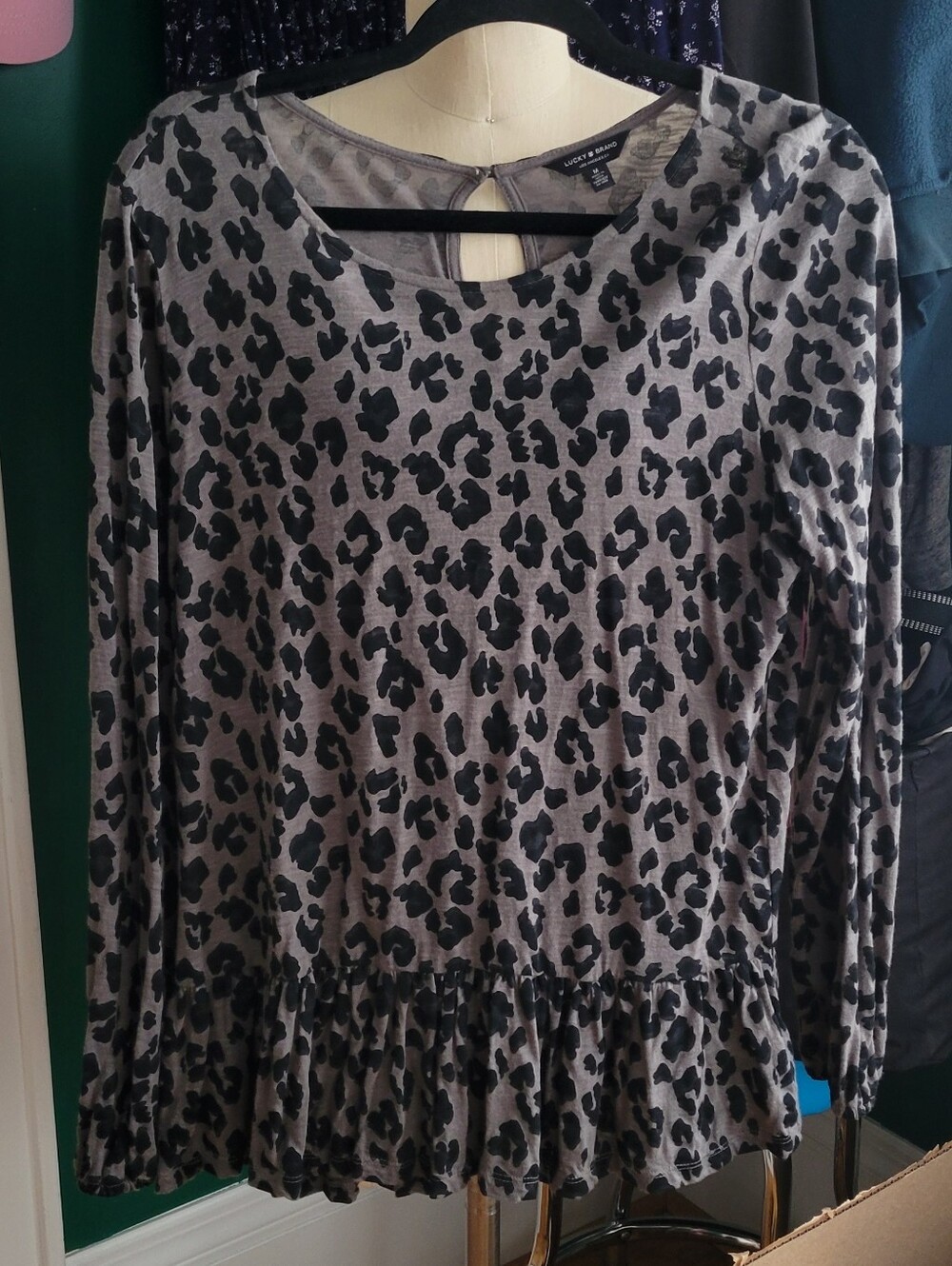 LUCKY BRAND Grey Black Cheetah Print Size Medium